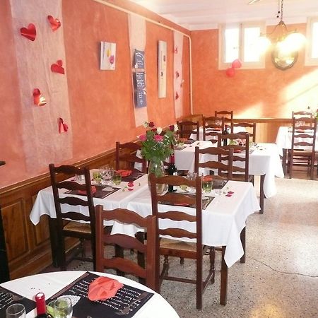 Hotel Restaurant Du Pont Vieux Camarès Exteriör bild